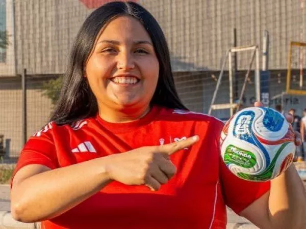 Estudiante de la Universidad de Chile será voluntaria en Mundial de Fútbol 2026