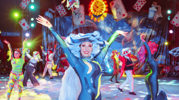 “Alicia Wonderland Experience” llega a Estación Mapocho con magia, circo y actividades para toda la familia
