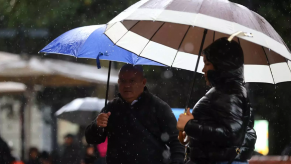 <p>Lluvia, nieve y viento: así llegará el sistema frontal a la Región Metropolitana</p>Lluvia, nieve y viento: así llegará el sistema frontal a la Región Metropolitana
