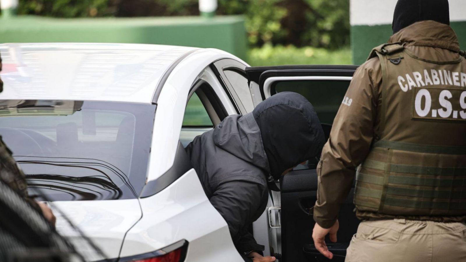 <p>Dos detenidos por amenazas de muerte y disparos contra familia en La Cisterna</p>
