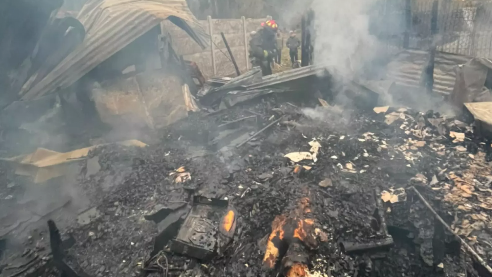 <p>Dos adultos mayores mueren en devastador incendio que consumió vivienda en Codegua</p>

