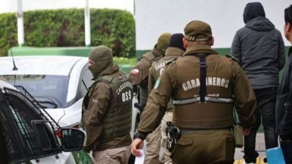 <p>Carabineros capturó a tres secuestradores, tres asaltantes y un prófugo internacional</p>Carabineros capturó a tres secuestradores, tres asaltantes y un prófugo internacional

