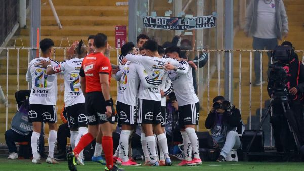 "Junten agua": Colo Colo golea y en redes sociales se toman con humor quién hizo el gol
