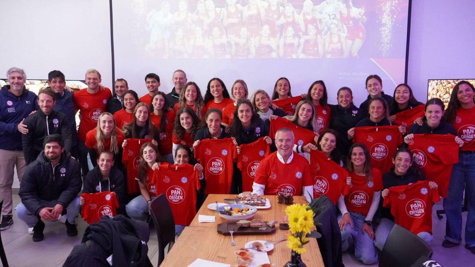 Con un desayuno de su nuevo sponsor: La despedida de Las Diablas antes de la Nations Cup y el Mundial

