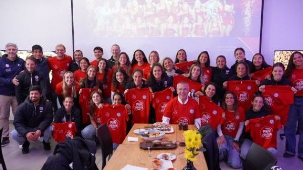 Con un desayuno de su nuevo sponsor: La despedida de Las Diablas antes de la Nations Cup y el Mundial
