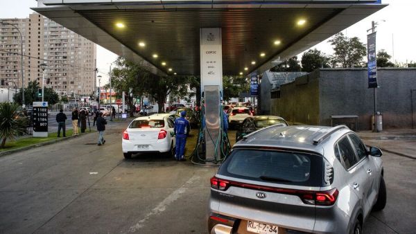 Gobierno confirma fuerte baja en precio de los combustibles
