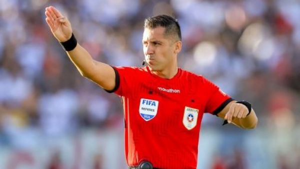 Árbitro chileno Cristian Garay ya tiene partido para debutar en el Mundial de Norteamérica 2026
