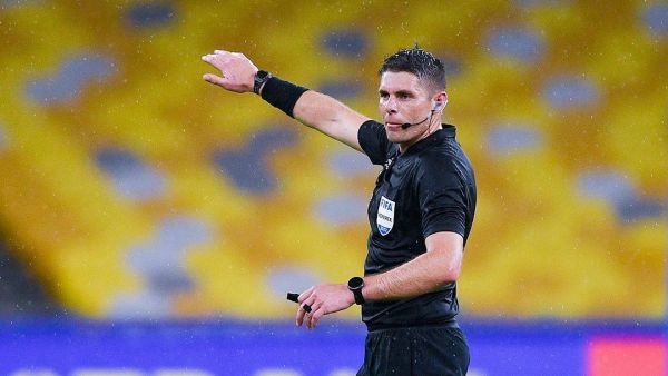 FIFA lo investiga: El posible significado del polémico gesto del árbitro Shaun Evans
