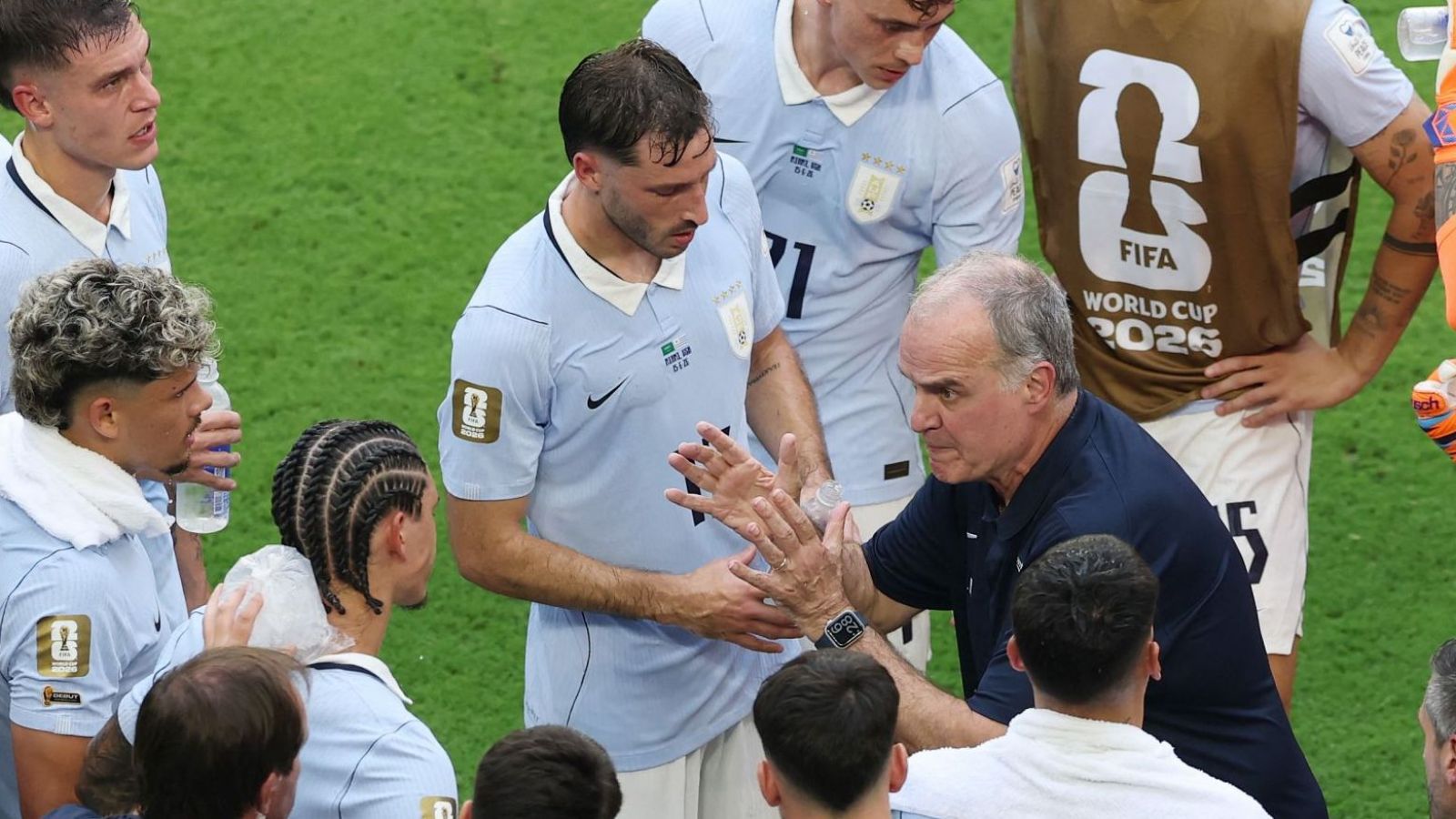 Marcelo Bielsa responde por su foto que se hizo viral: "No hice nada malo"
