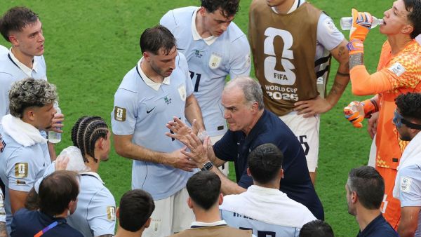 Marcelo Bielsa responde por su foto que se hizo viral: "No hice nada malo"
