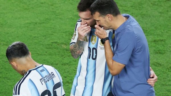 La polémica imagen de Lionel Messi que no consideró el VAR: "Primera ayuda a Argentina"
