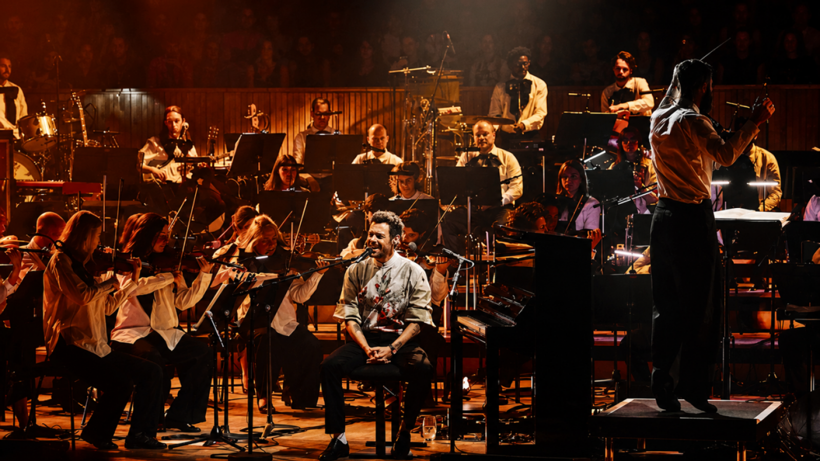 Harry Styles sorprende con íntimo concierto junto a una orquesta completa: "Uno de los momentos más importantes de mi carrera"
