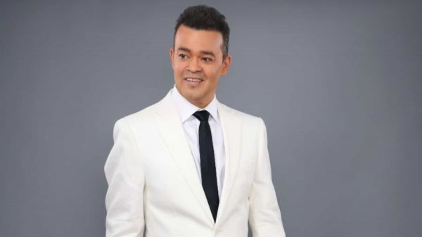 Luto en la música tropical: Fallece el destacado cantante dominicano Alex Bueno a los 62 años
