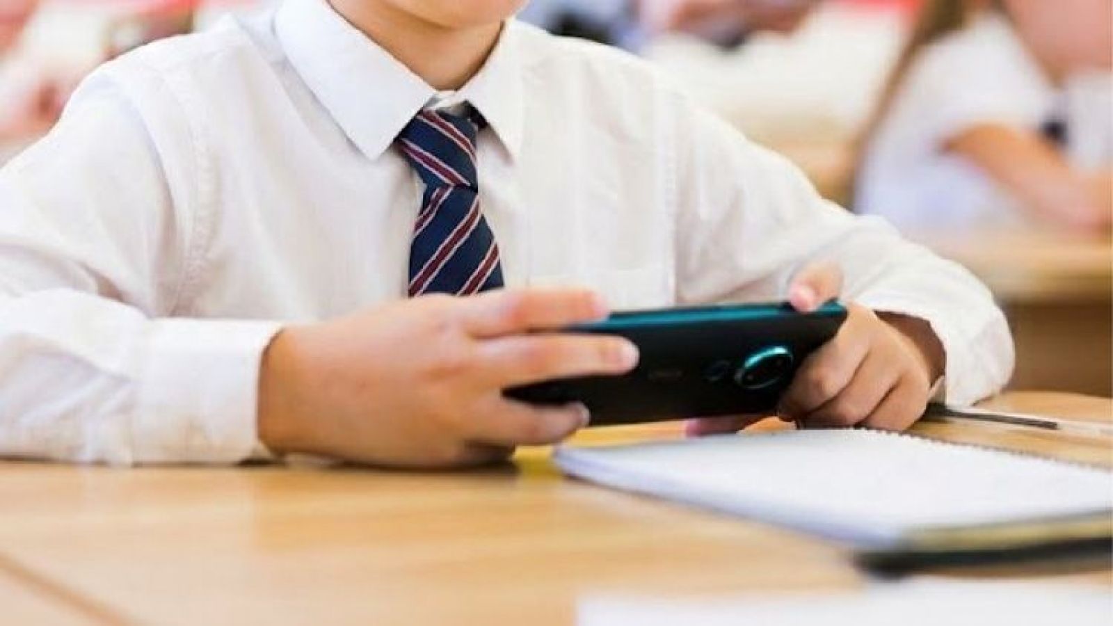 Emiratos Árabes prohíbe el acceso a redes sociales a menores de 15 años

