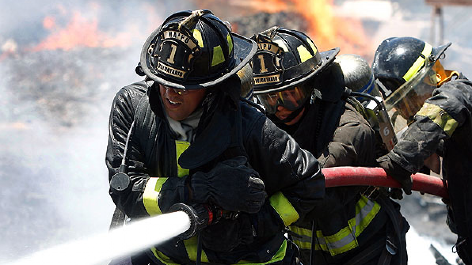 <p>Incendio destruye departamento en Providencia y obliga a evacuar a 150 residentes</p>
