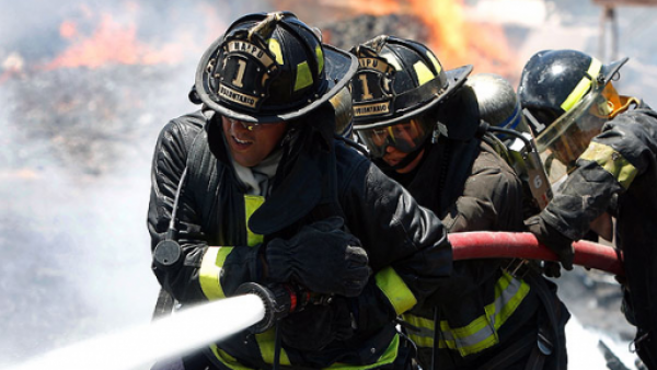 <p>Incendio destruye departamento en Providencia y obliga a evacuar a 150 residentes</p>Incendio destruye departamento en Providencia y obliga a evacuar a 150 residentes
