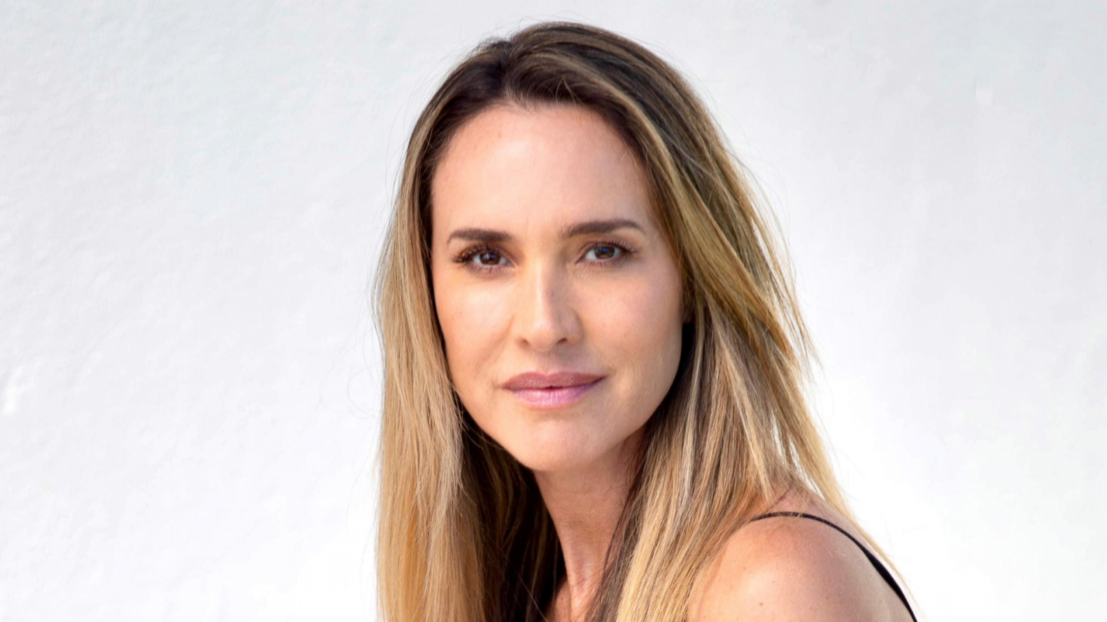 Angélica Castro estrena nuevo podcast de bienestar y crecimiento personal en YouTube
