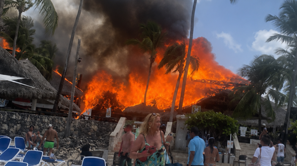 Incendio en hotel de República Dominicana deja una turista fallecida y cerca de 1.700 evacuados
