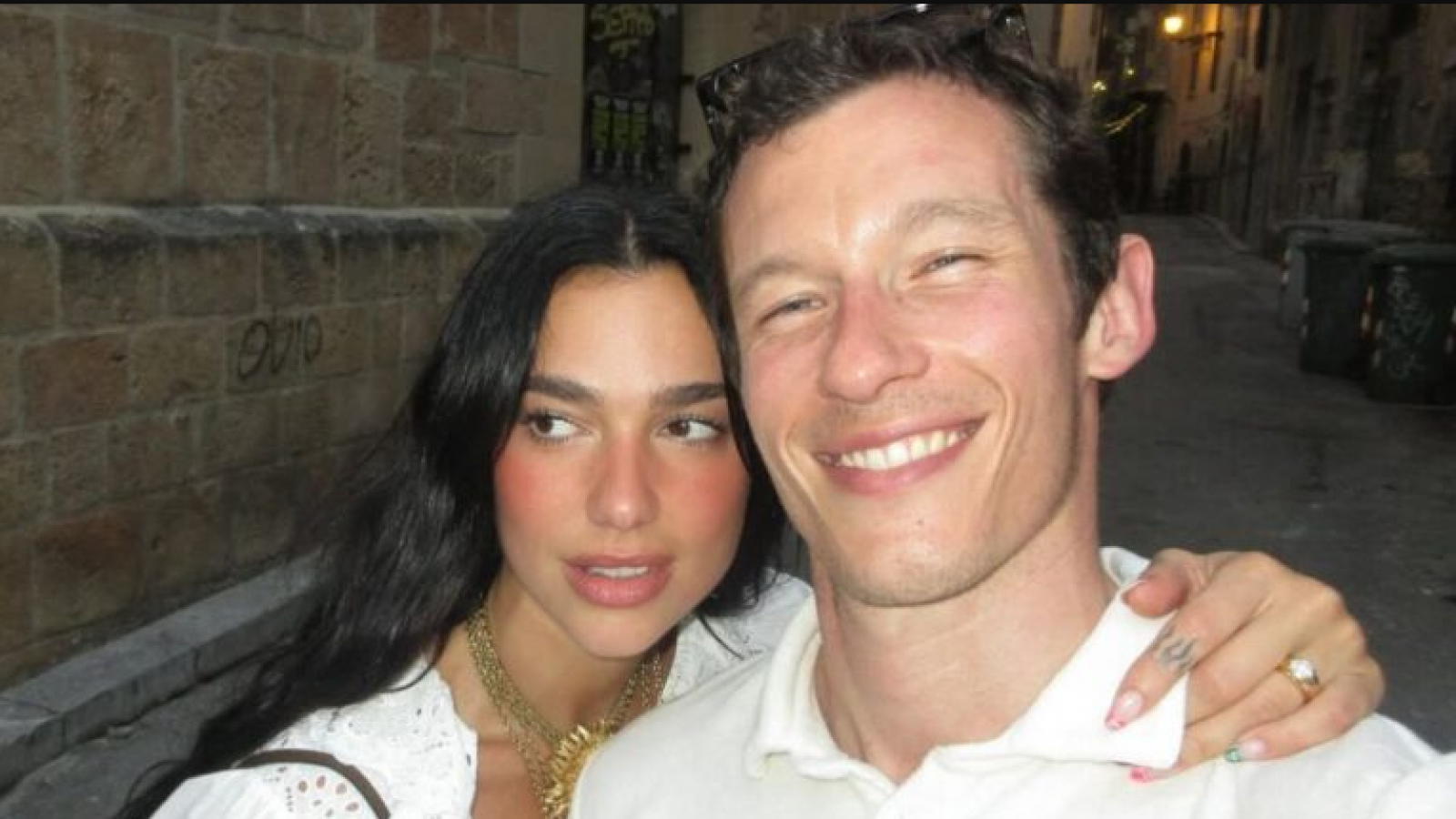 <p>Dua Lipa compartió inéditas fotos de su boda con en Italia con Callum Turner </p>
