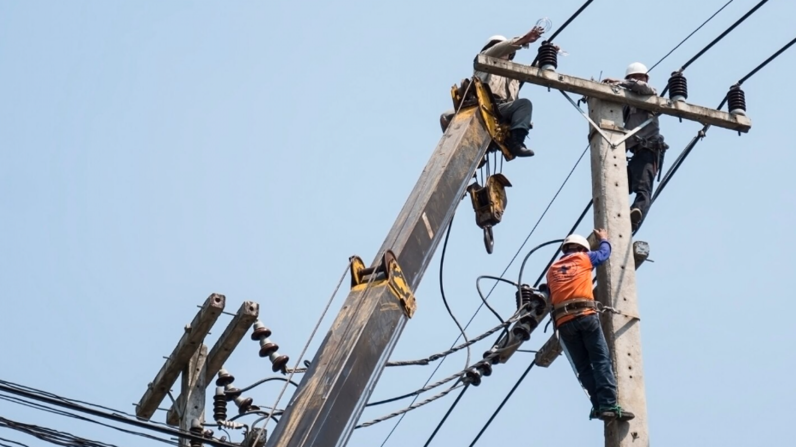 Enel anuncia cortes programados de luz para este sábado en siete comunas de la RM
