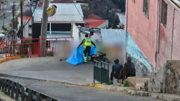 <p>Ciclista falleció tras impactar con barrera de contención en el cerro Cárcel</p>Ciclista falleció tras impactar con barrera de contención en el cerro Cárcel de Valparaíso
