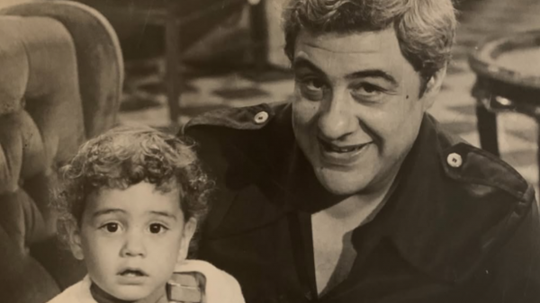 Julio Jung hijo emociona con sentido homenaje a su padre: “Llevaré tu legado”
