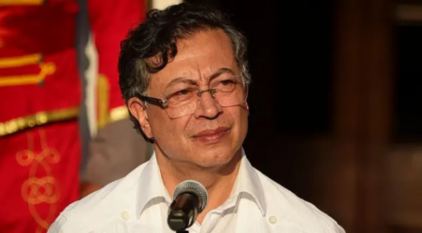 Petro pide revisar votos tras estrecho resultado presidencial en Colombia

