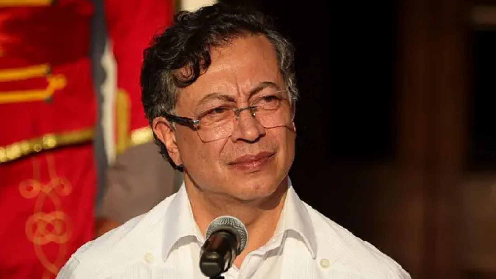 Petro pide revisar votos tras estrecho resultado presidencial en Colombia
