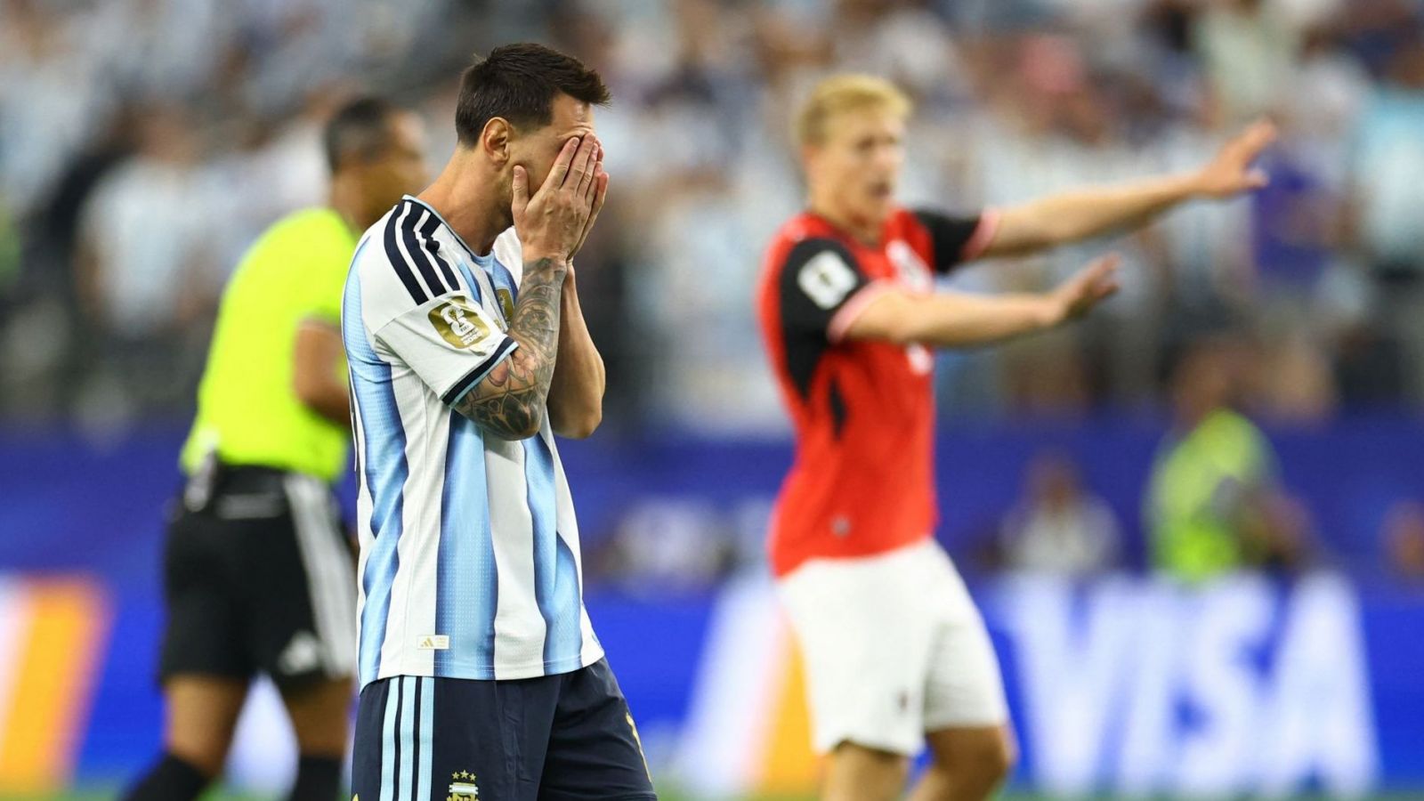 "Vergüenza en el mundial": El penal a favor de Argentina que generó una ola de comentarios
