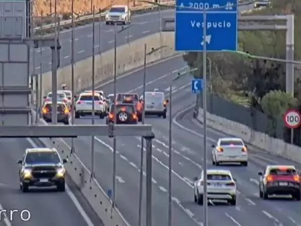 Conductor fue captado manejando a 264 km/h por Costanera Norte: quedó detenido
