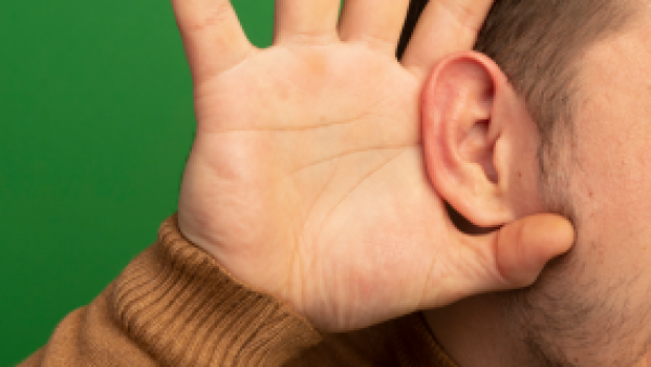 Avance en inclusión: así es el dispositivo que permite a las personas sordas sentir el sonido
