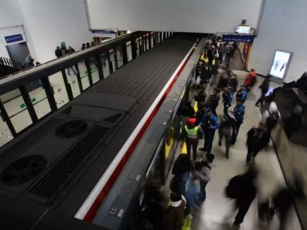 Hito en la Línea 1 del Metro: instalan puertas de andén en estación San Pablo