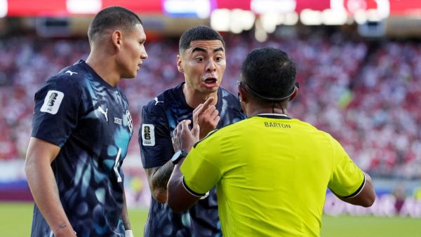"Ofensivas e inaceptables": Periodista es expulsado por FIFA tras comentario en pleno Mundial
