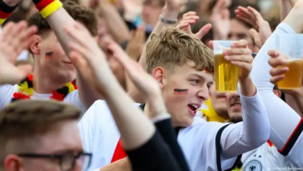 <p>Ola de calor en Europa: por qué debe evitarse el alcohol</p>Ola de calor en Europa: por qué debe evitarse el alcohol
