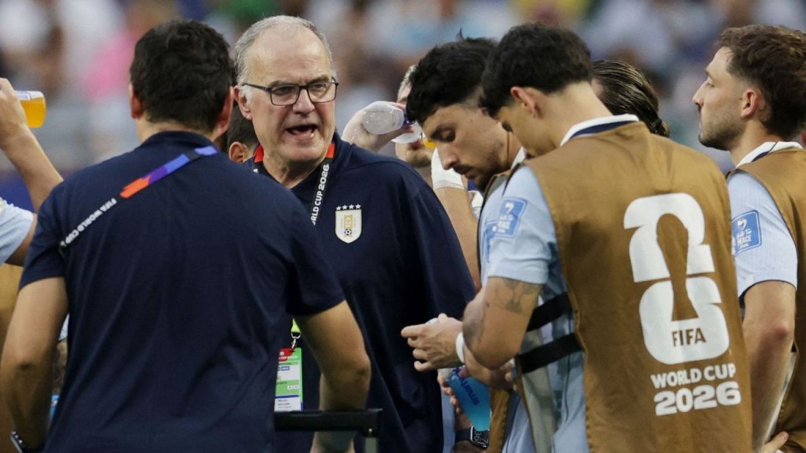 "Son faltas de respeto continuas": la grave acusación contra Marcelo Bielsa que remece a Uruguay
