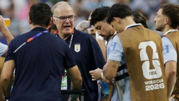 "Son faltas de respeto continuas": la grave acusación contra Marcelo Bielsa que remece a Uruguay
