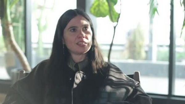 "Esquemas juveniles" de Javiera Mena cumple 20 años
