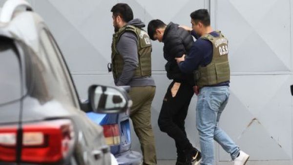 <p>"Pedimos justicia para Alejandro": familia rompe el silencio tras fatal encerrona en San Bernardo</p>"Pedimos justicia para Alejandro": familia rompe el silencio tras fatal encerrona en San Bernardo
