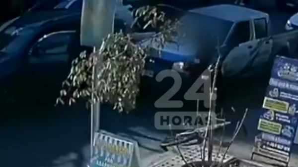 <p>Ciclista fue baleado tras discusión con carabinero en retiro en Santiago</p>Ciclista fue baleado tras discusión con carabinero en retiro en Santiago
