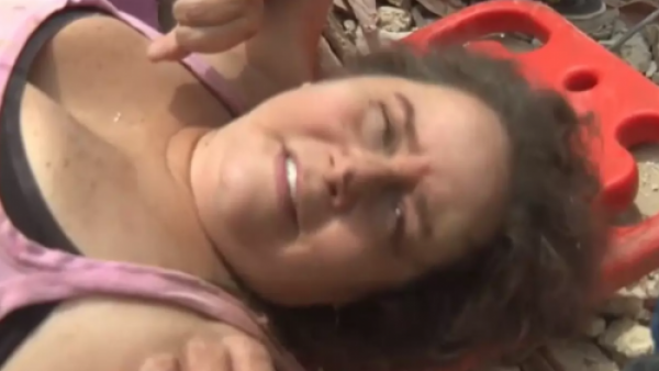 "Le di la mano a ella...": Mujer relata el momento en que vio morir a su amiga en terremoto en Venezuela
