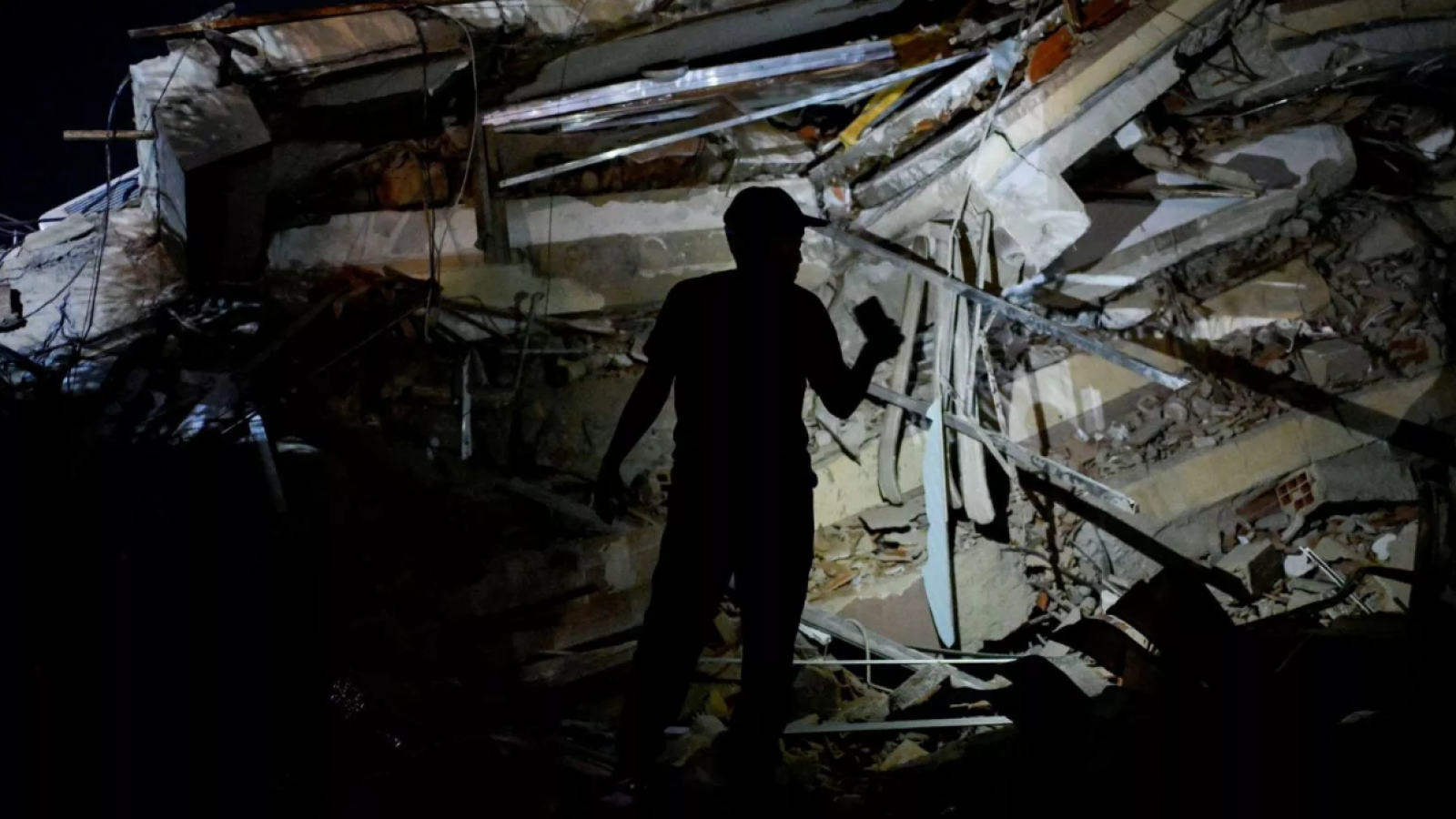 Triste balance: Aumentan a 589 los fallecidos y casi tres mil heridos tras terremotos en Venezuela
