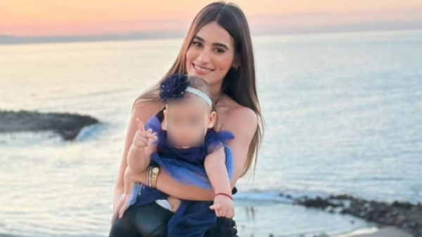 <p>Esposa de futbolista perdió la vida al proteger a su bebé durante los terremotos en Venezuela</p>Esposa de futbolista perdió la vida al proteger a su bebé durante los terremotos en Venezuela
