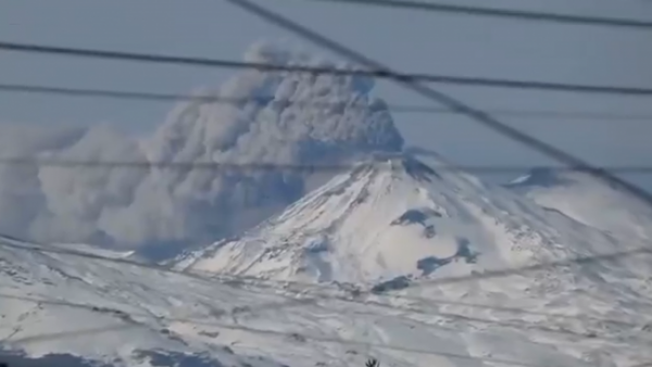 Gran expectación por fumarola en complejo volcánico Nevados de Chillán
