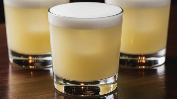 La coctelería se reinventa con un sour sin alcohol y espuma vegana
