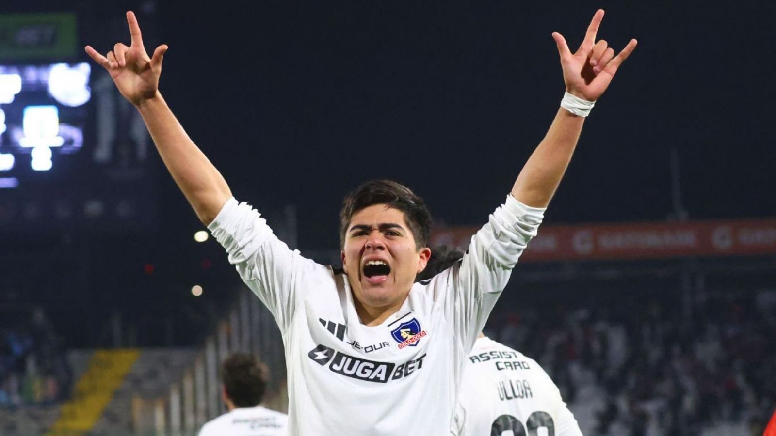 <p>Raipán volvió a vestirse de héroe y clasificó a Colo Colo a la final sub 16</p>
