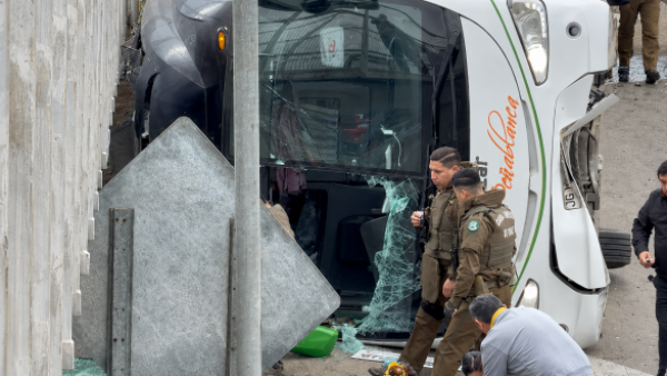 Bus interurbano volcó en Ruta 5 Sur y dejó cerca de 20 personas heridas
