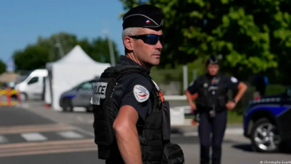 <p>Once muertos al estrellarse un avión civil en Francia</p>Once muertos al estrellarse un avión civil en Francia
