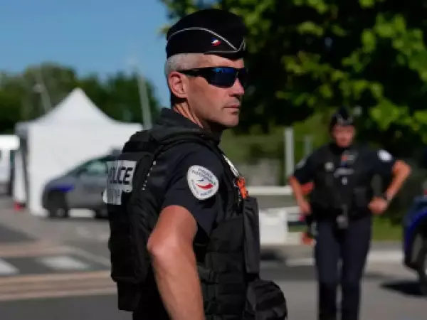 Once muertos al estrellarse un avión civil en Francia