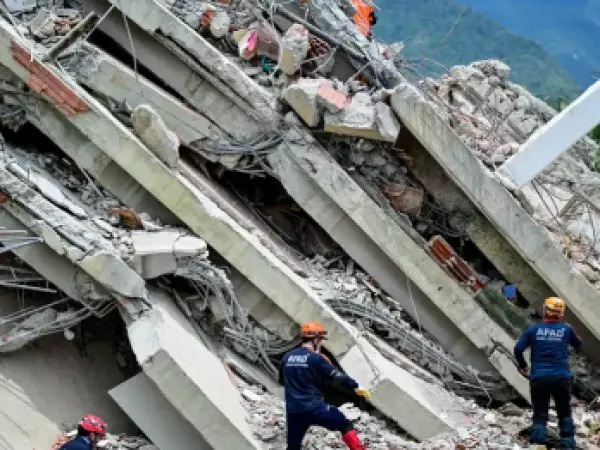 Venezuela: aumentan a 1.719 los fallecidos en terremotos