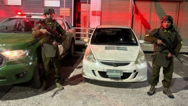 <p>Tres bolivianos detenidos por contrabando de vehículos en Chungará y Visviri</p>Tres bolivianos detenidos por contrabando de vehículos en Chungará y Visviri
